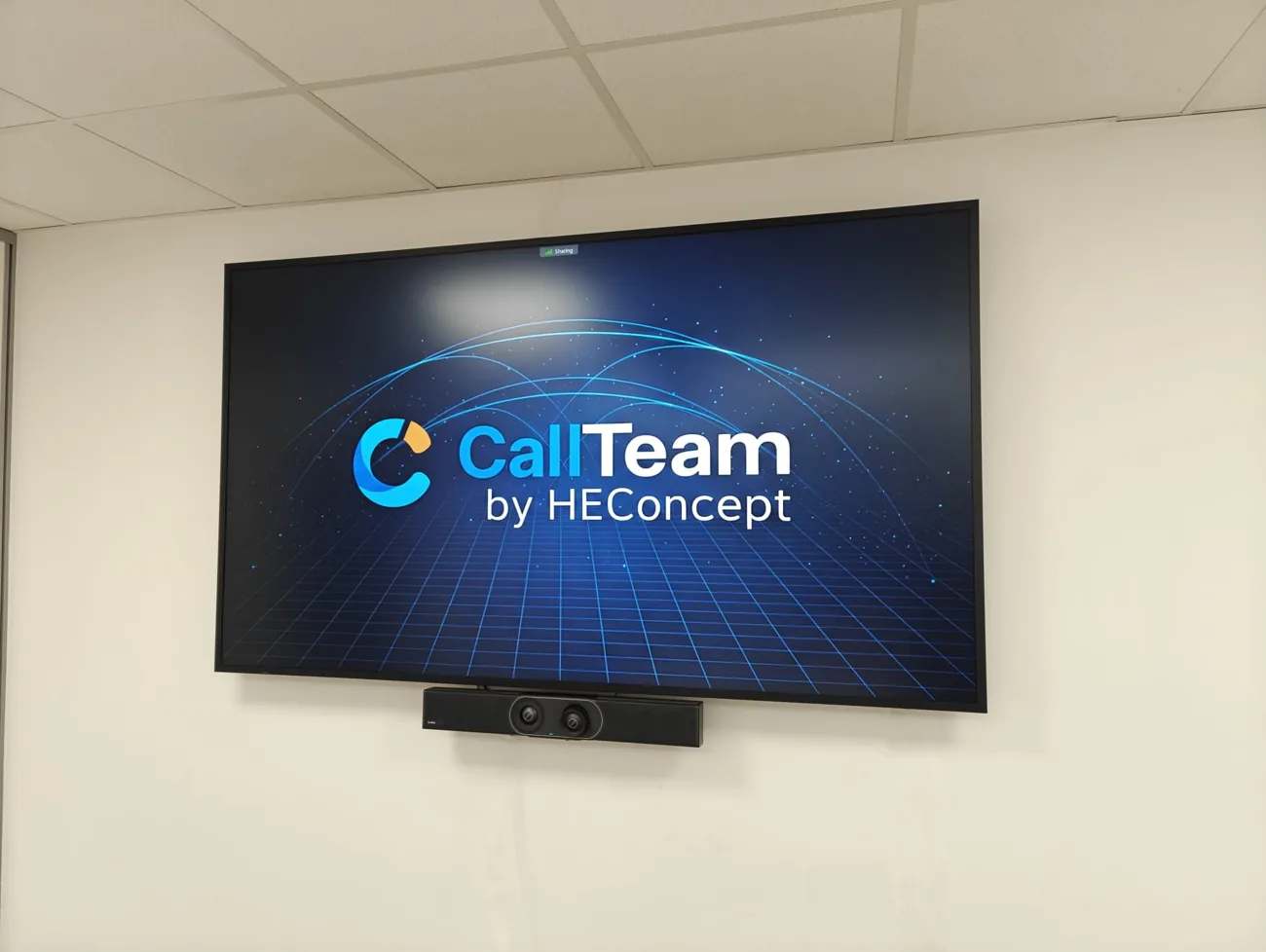 Écran 86 pouces iiyama et barre Yealink MeetingBar A30 — CallTeam by HEConcept