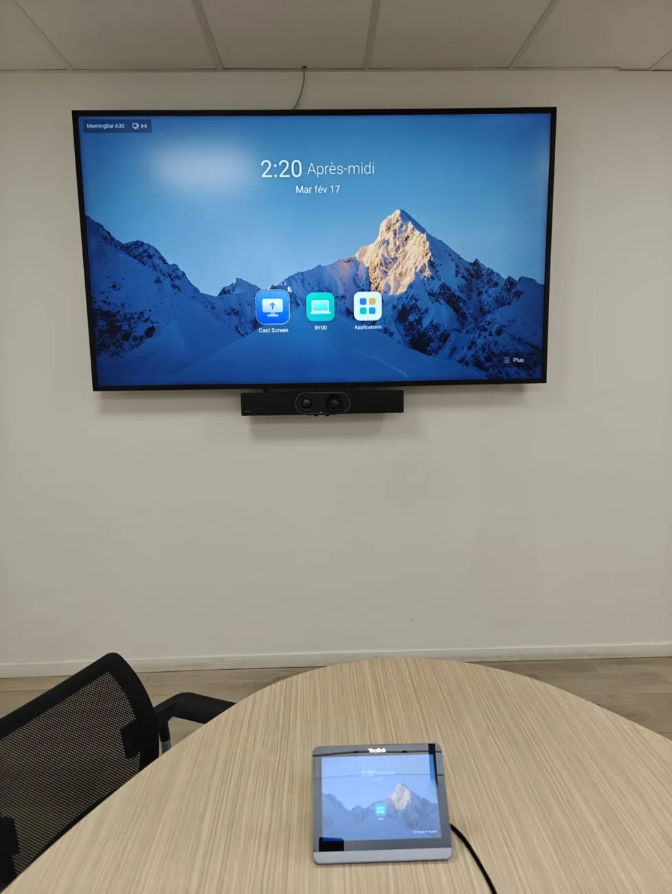 Accueil Yealink MeetingBar A30 et panneau de contrôle tactile Yealink