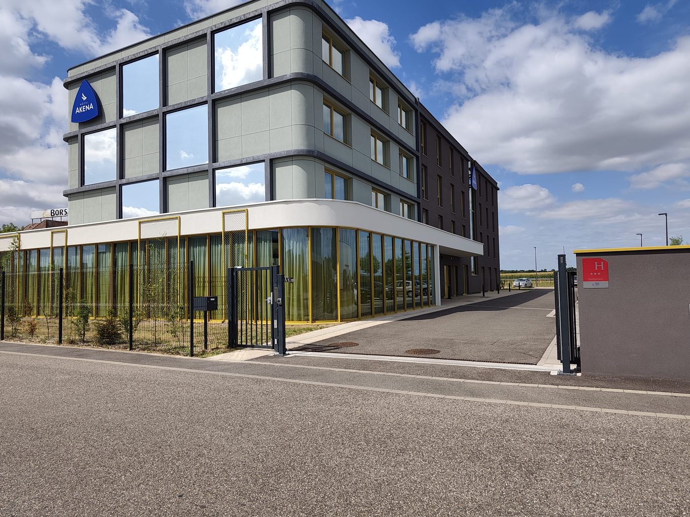 L'Hôtel Akena Hoerdt, établissement 3 étoiles à Hoerdt (Bas-Rhin, Alsace), client HEConcept pour l'infogérance et la cybersécurité du poste de travail